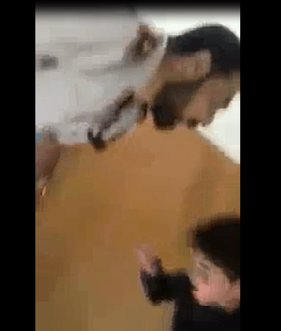 شاهد..تعذيب طفل من قبل ضابط شرطة بمدينة&nbsp;الباب