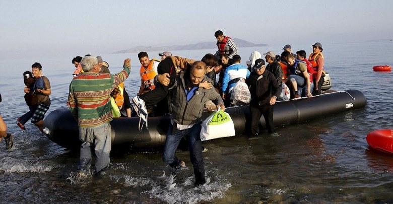 لاجئين بالبحر