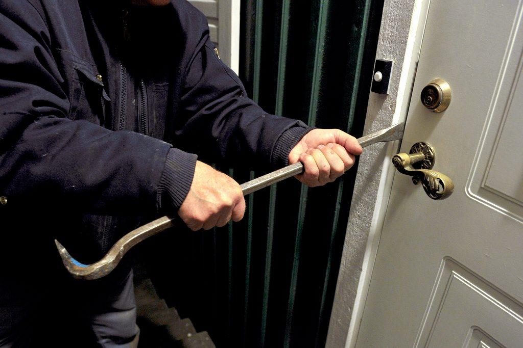 القبض على لص مسن سرق عشرات الشقق&nbsp;الراقية