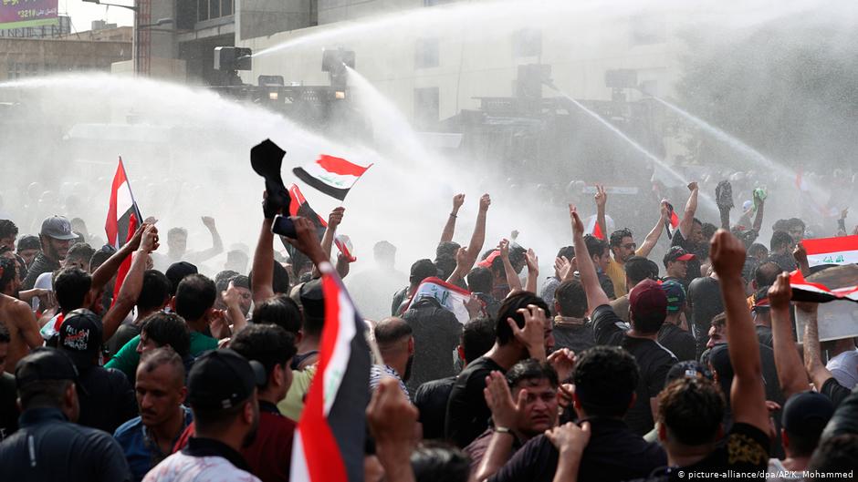 قتلى وجرحى في العراق والمظاهرات تتصاعد والجيش&nbsp;يتأهب