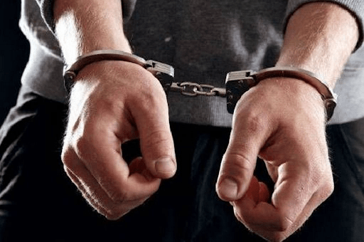 شاب يخنق خطيبته بحجاب&nbsp;رأسها