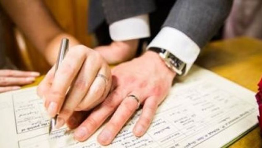 جمعت بين زوجين تحت شعار “زوج واحد لا&nbsp;يكفي”