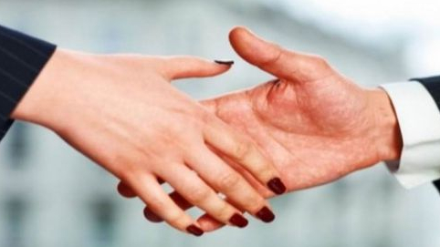 حرمان طبيب لبناني من الجنسية الألمانية لأنه لا يصافح&nbsp;النساء