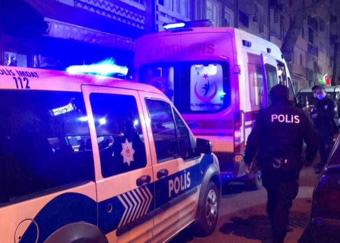 لاجئ سوري يطعن شابين سوريين لاجئين بسبب&nbsp;فتاة