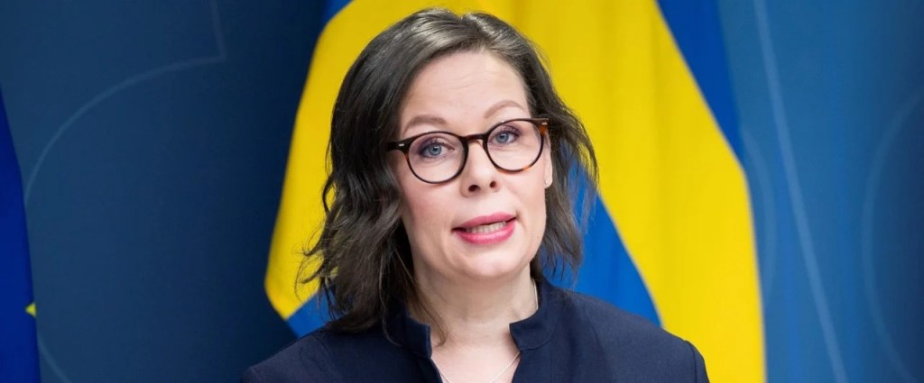 السويد.. اقتراح جديد بسحب الإقامة من الذين يزورون&nbsp;وطنهم