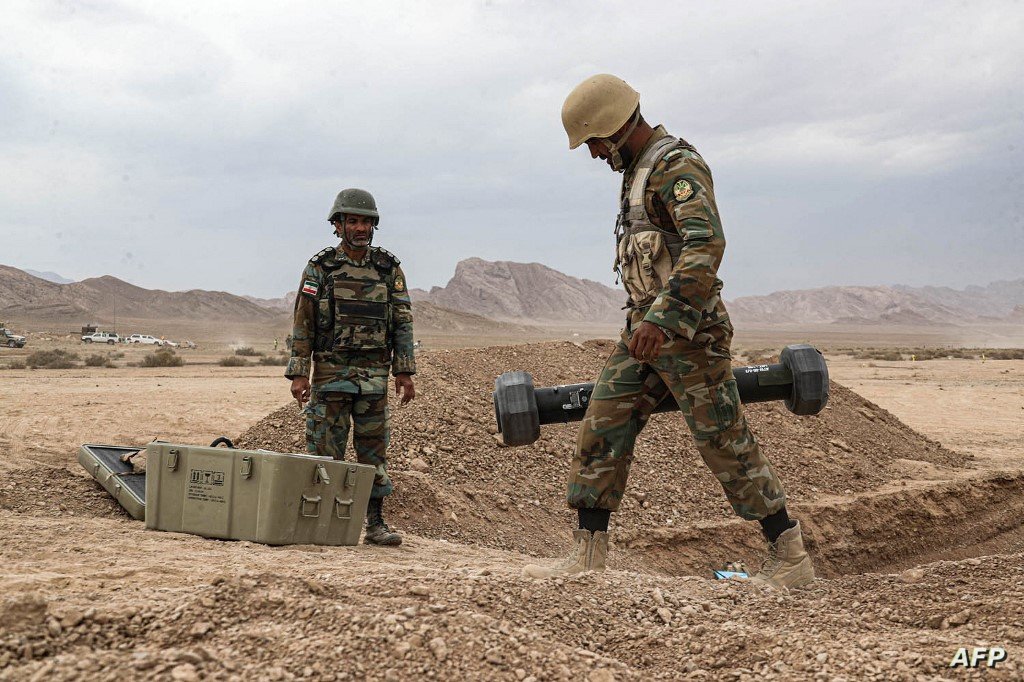 مجند إيراني يقتل 5 من زملائه ويلوذ&nbsp;بالفرار